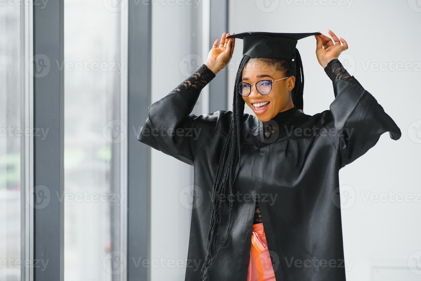 bonito africano hembra Universidad graduado a graduación foto