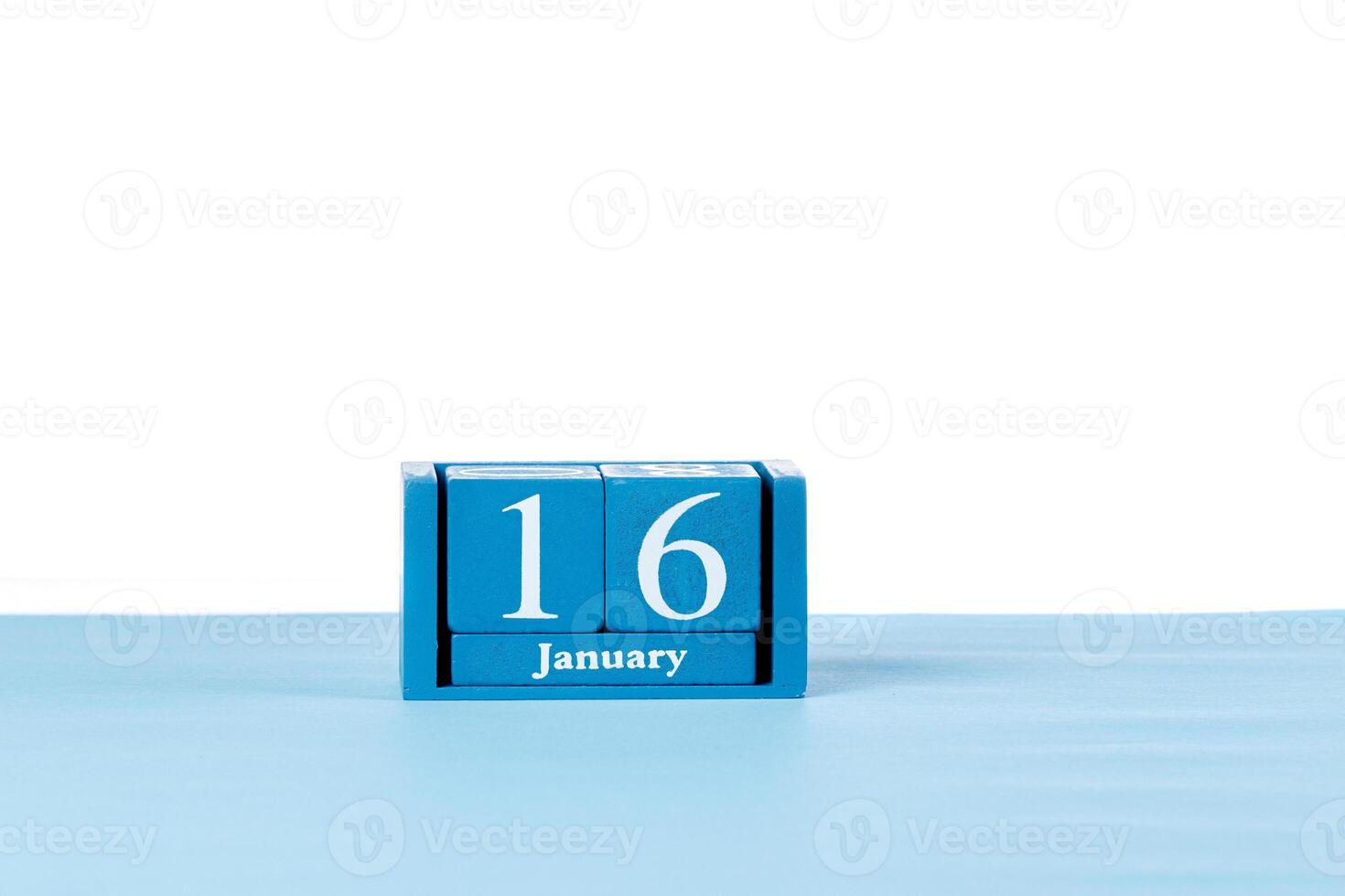 de madera calendario enero dieciséis en un blanco antecedentes foto