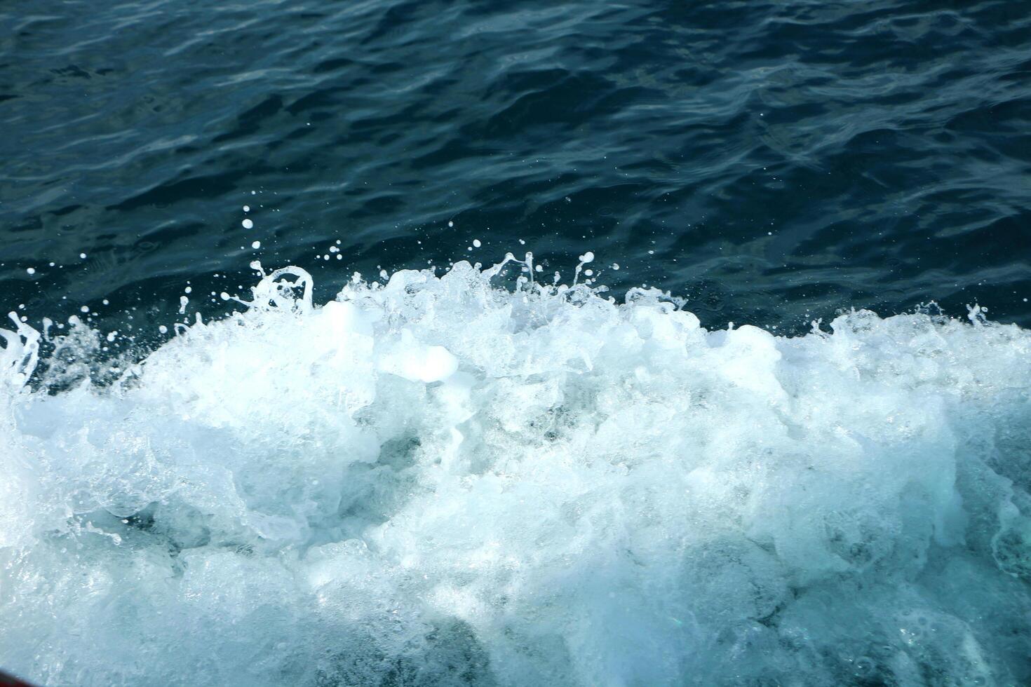 Oceano ola y agua gotas para antecedentes. foto