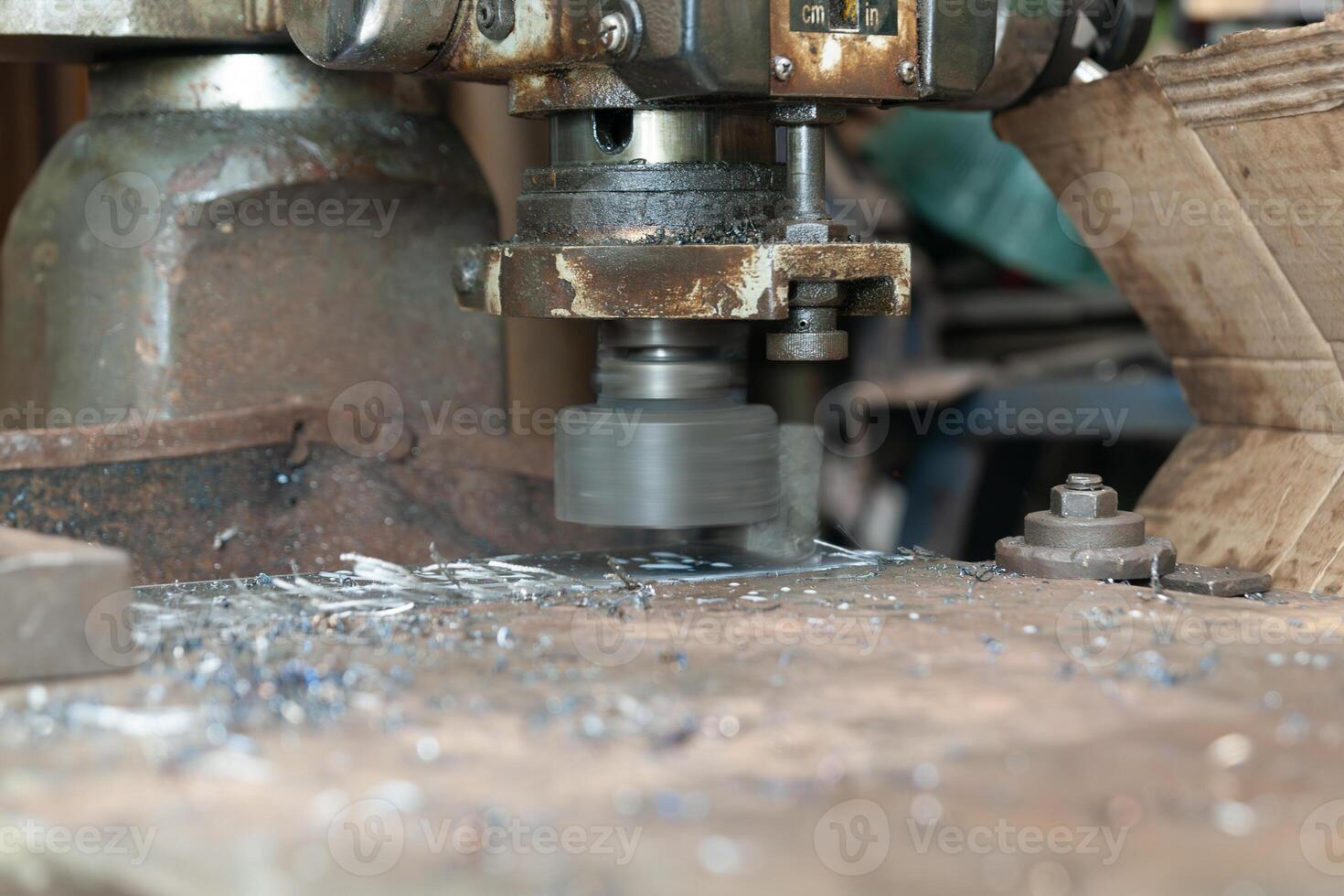 Metalworking of Manual Milling Machine photo