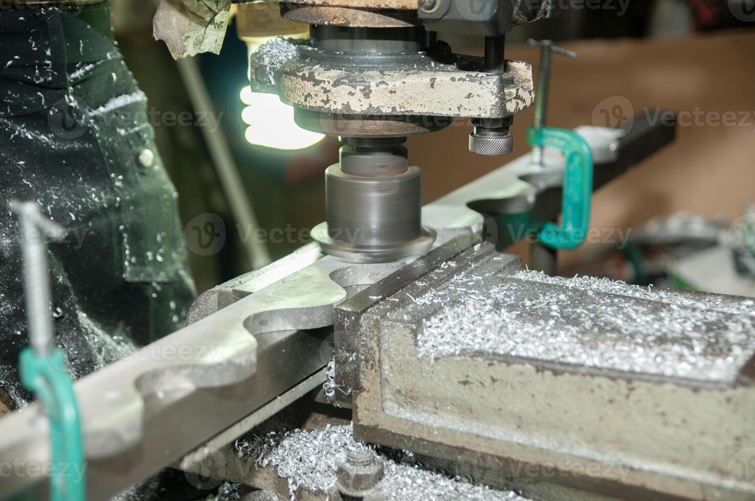 Metalworking of Manual Milling Machine photo