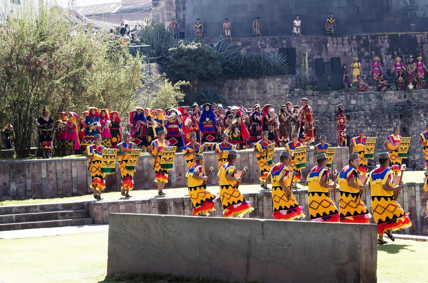 cusco, Perú, 2015 - Inti Raymi festival sur America personas en vistoso tradicional disfraz foto