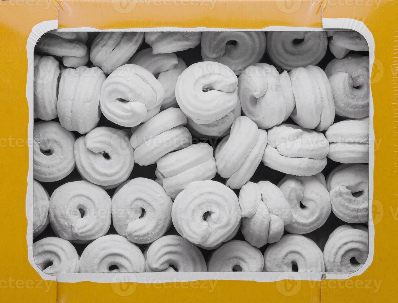 merengue galletas en un caja parte superior ver foto