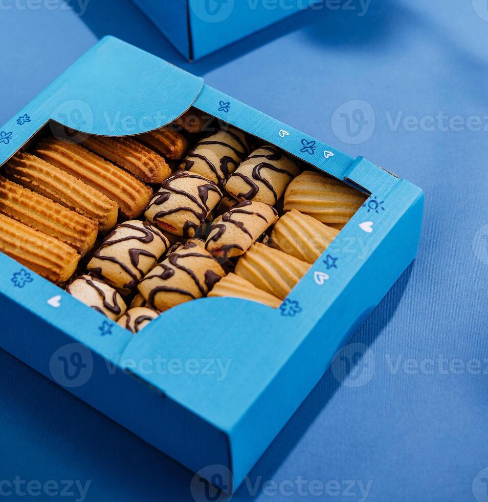 crumbly cookies in blue boxes photo