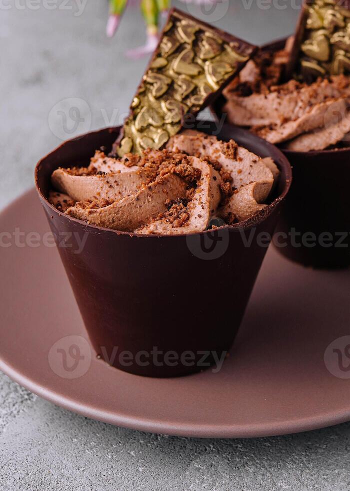chocolate taza pasteles cerca arriba foto