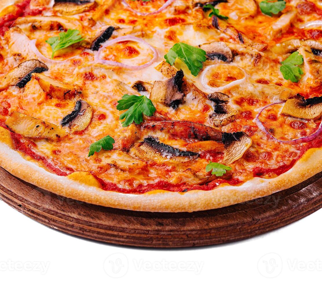 Fresco parilla pollo Pizza con vegetales y queso foto