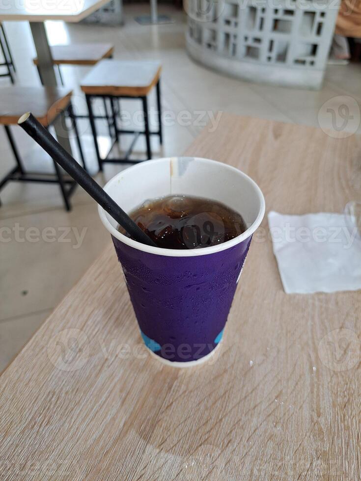 púrpura reajuste salarial y té Bebiendo tazas ese decir Ancol en el Ancol recreación parque foto