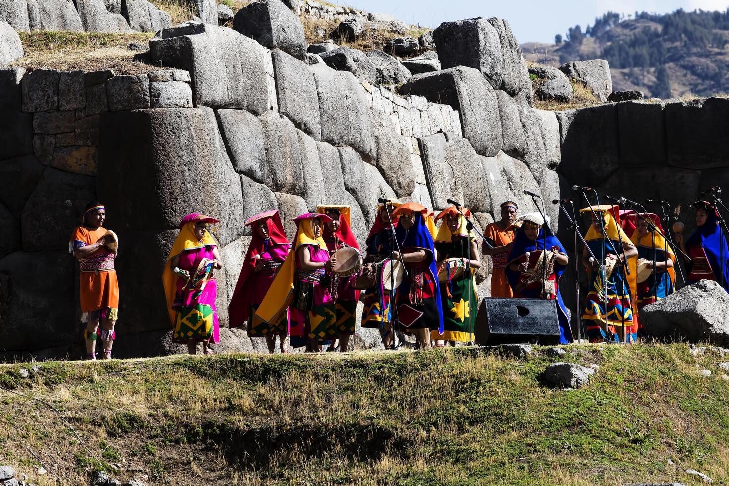 cusco, Perú, 2015 - Inti Raymi festival sur America músicos en disfraz foto