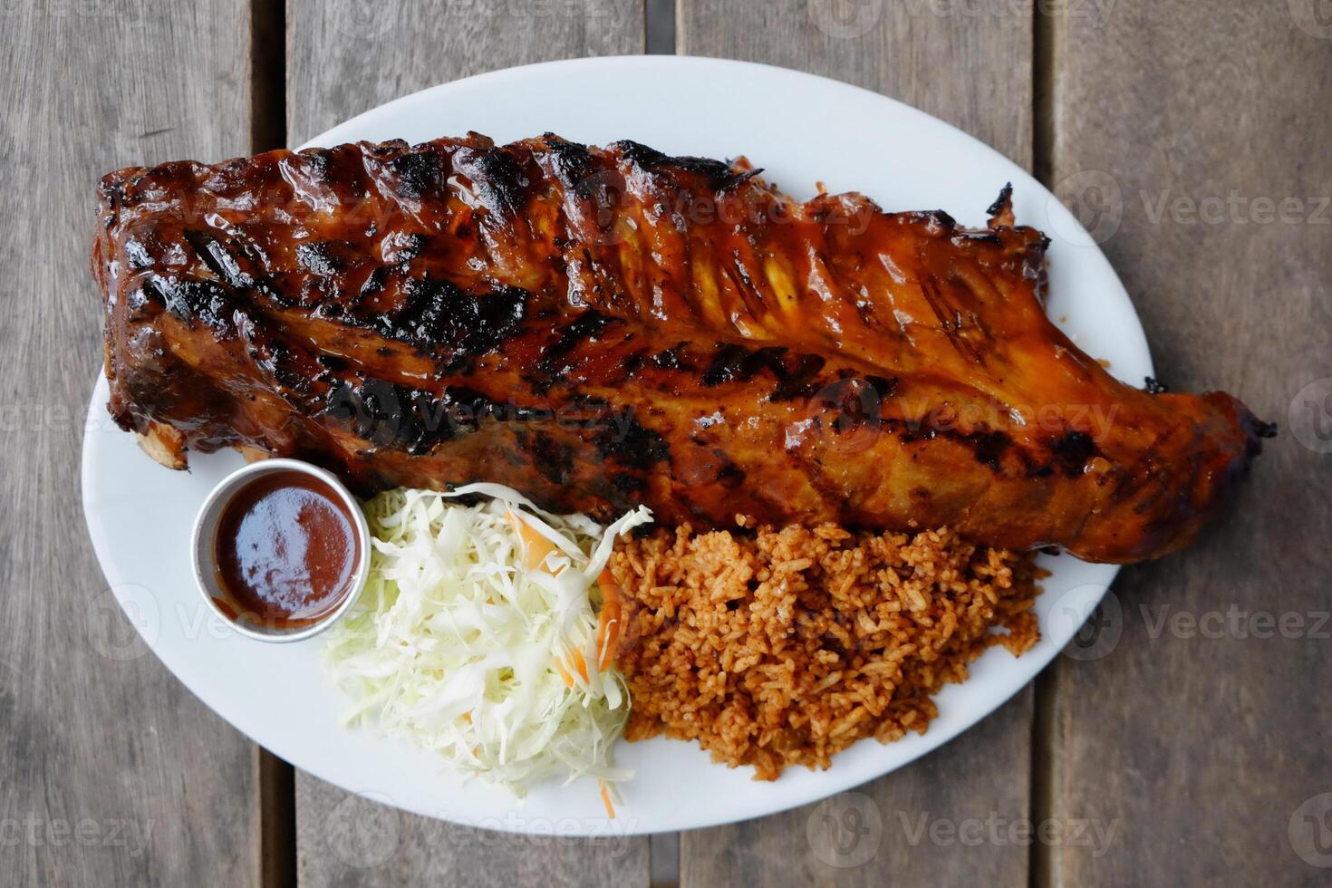 HOUSE CLASSIC RIBS AND CHICKEN Rice in a dish top view on grey background singapore food photo