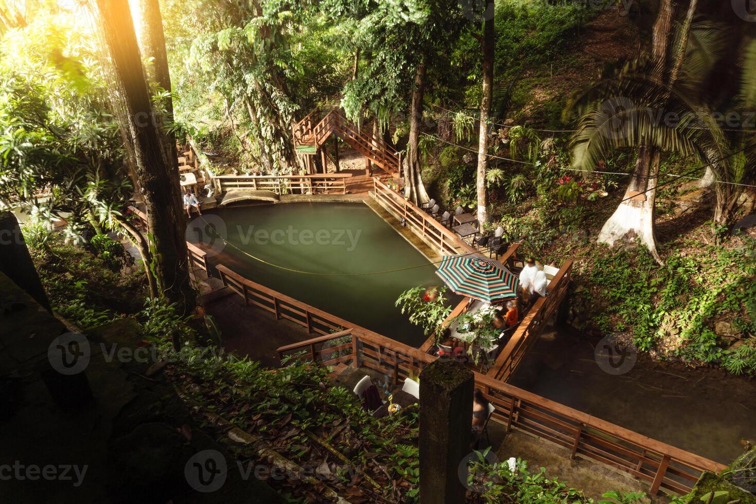 Disparo de un natural y tropical piscina en Honduras, vacaciones y libertad concepto. foto