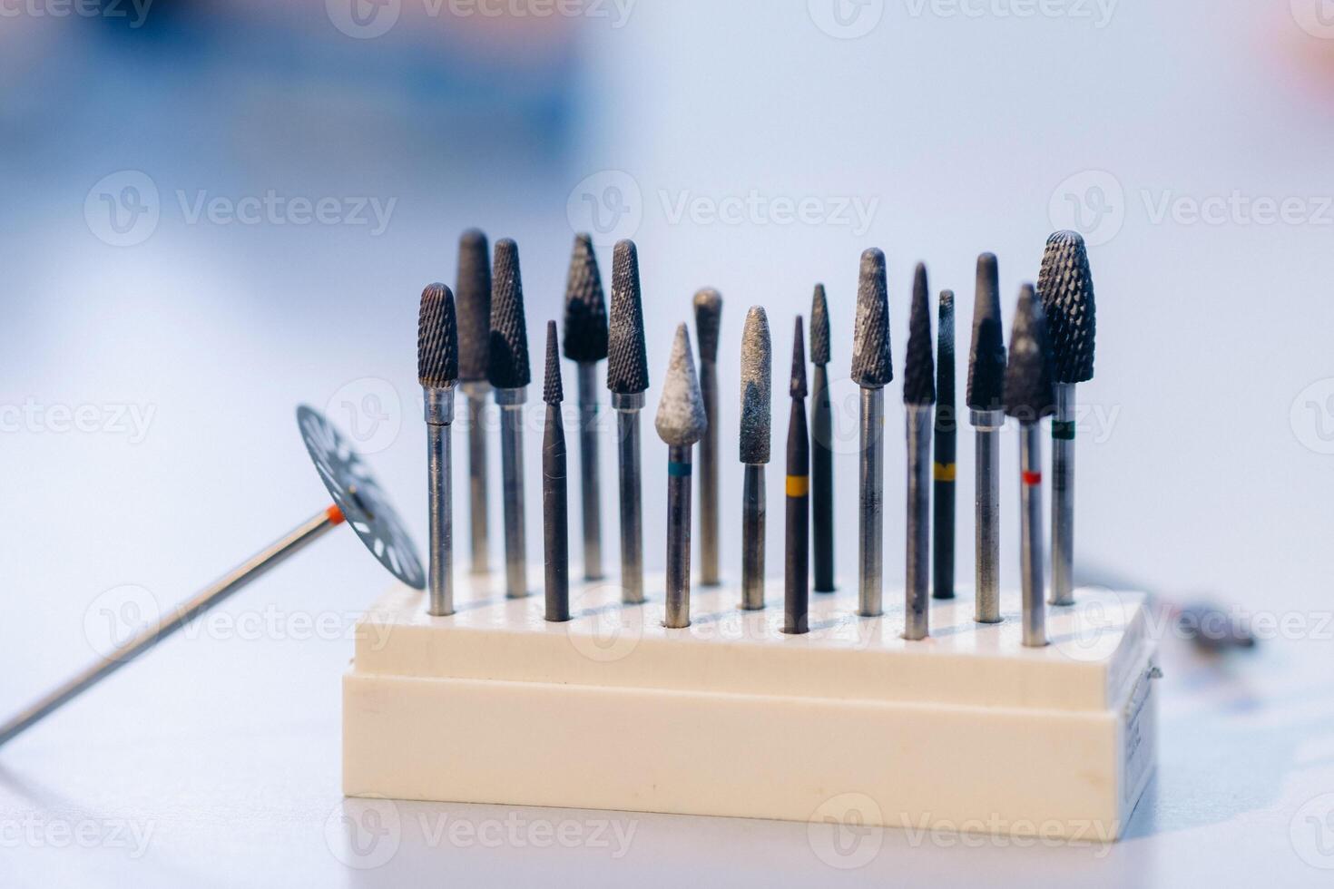 Grinding tools and drills for dental technicians photo