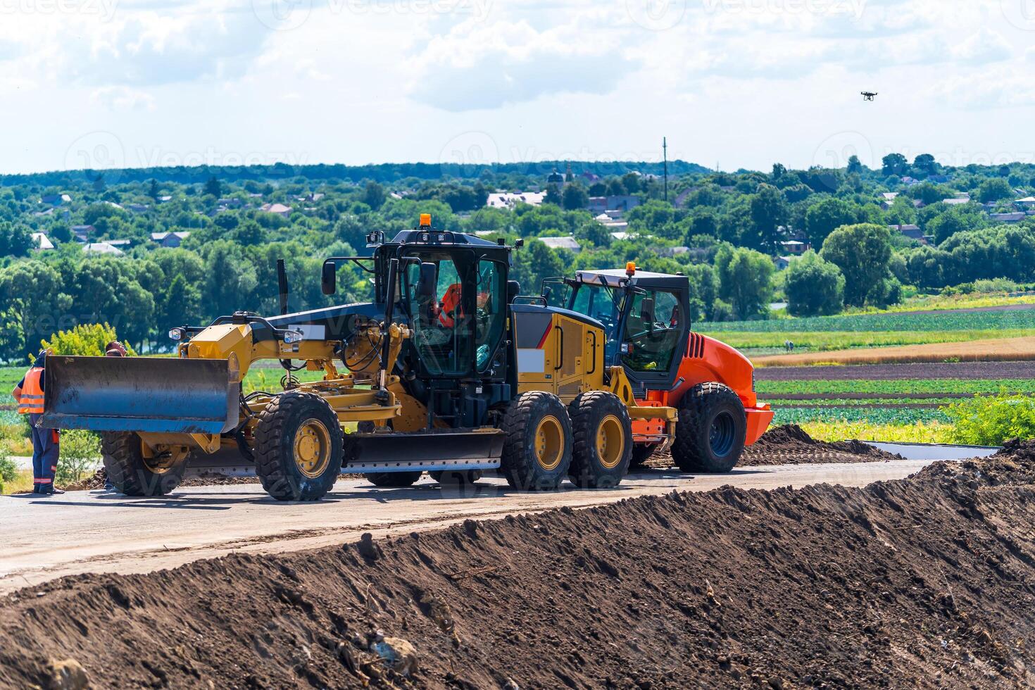 pesado deber excavadora a trabajar. pesado especial máquinas. la carretera contracción, reparando selectivo enfocar. foto