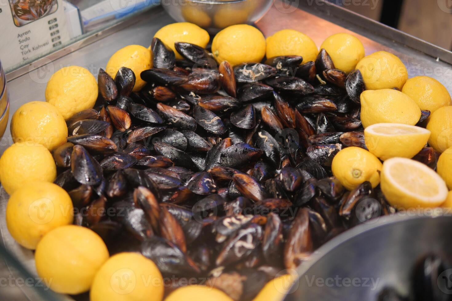 Fresco negro cáscara receta con limón turco comida foto