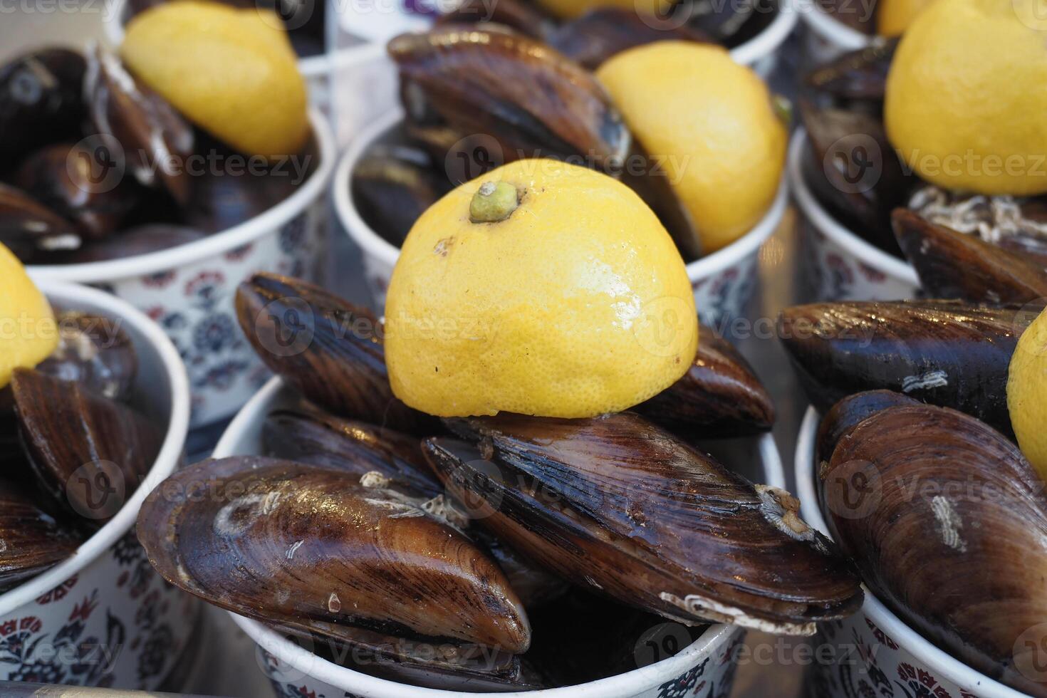 Fresco negro cáscara receta con limón turco comida foto