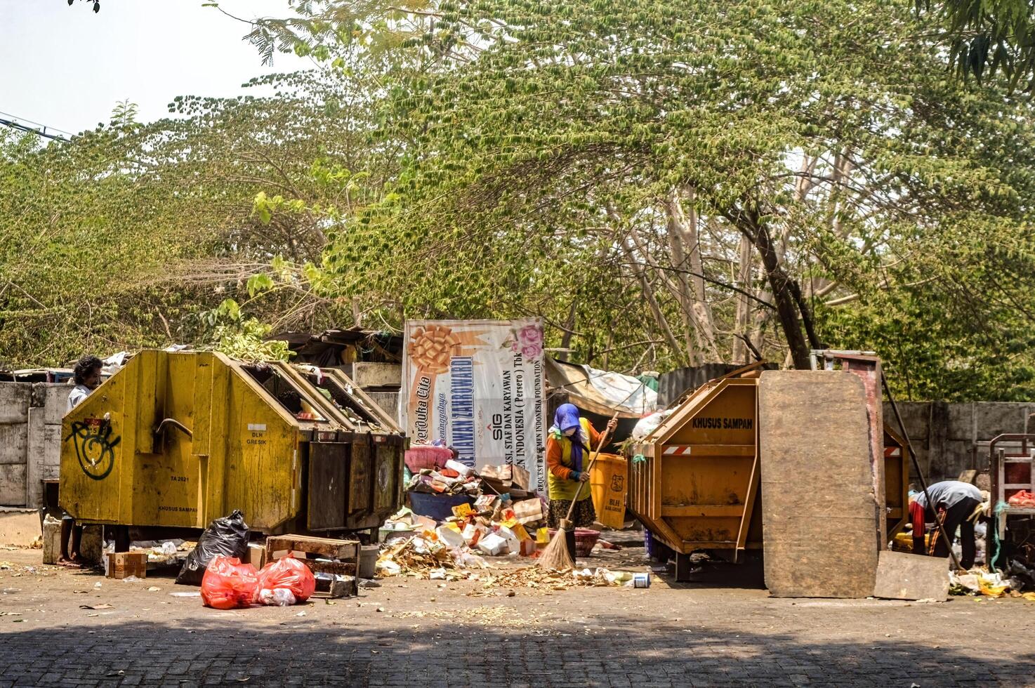 a temporary rubbish dump with several scavengers sorting the rubbish, Indonesia, 2 November 2023. photo