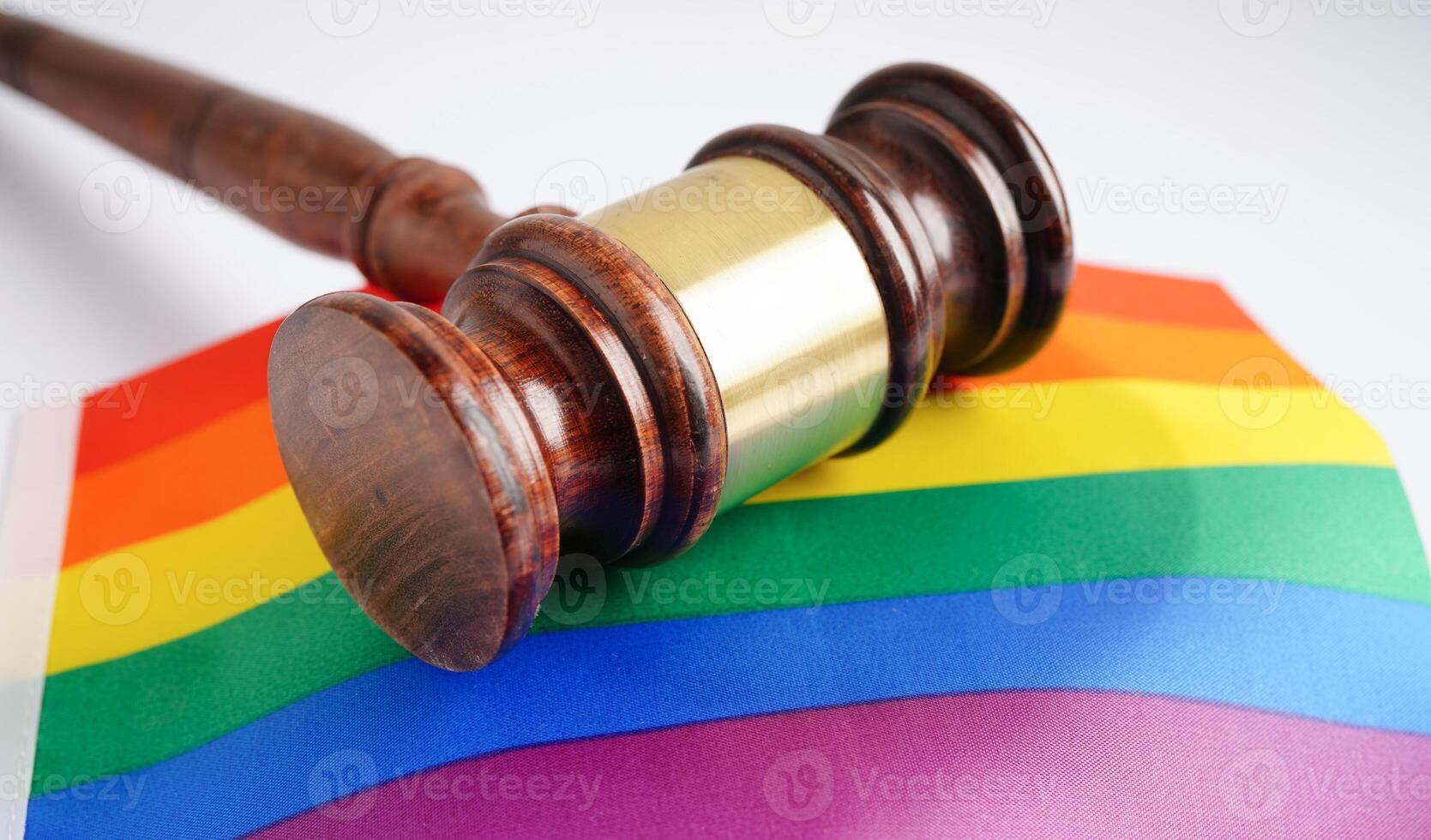 lgbt bandera, arco iris color amor símbolo, orgullo mes en junio, vector ilustración. foto