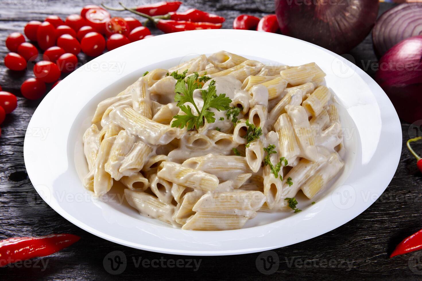 pasta con blanco salsa foto