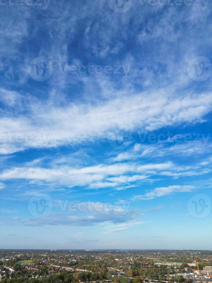 aéreo ver de este lutón ciudad de Inglaterra genial Bretaña. octubre 30, 2023 foto