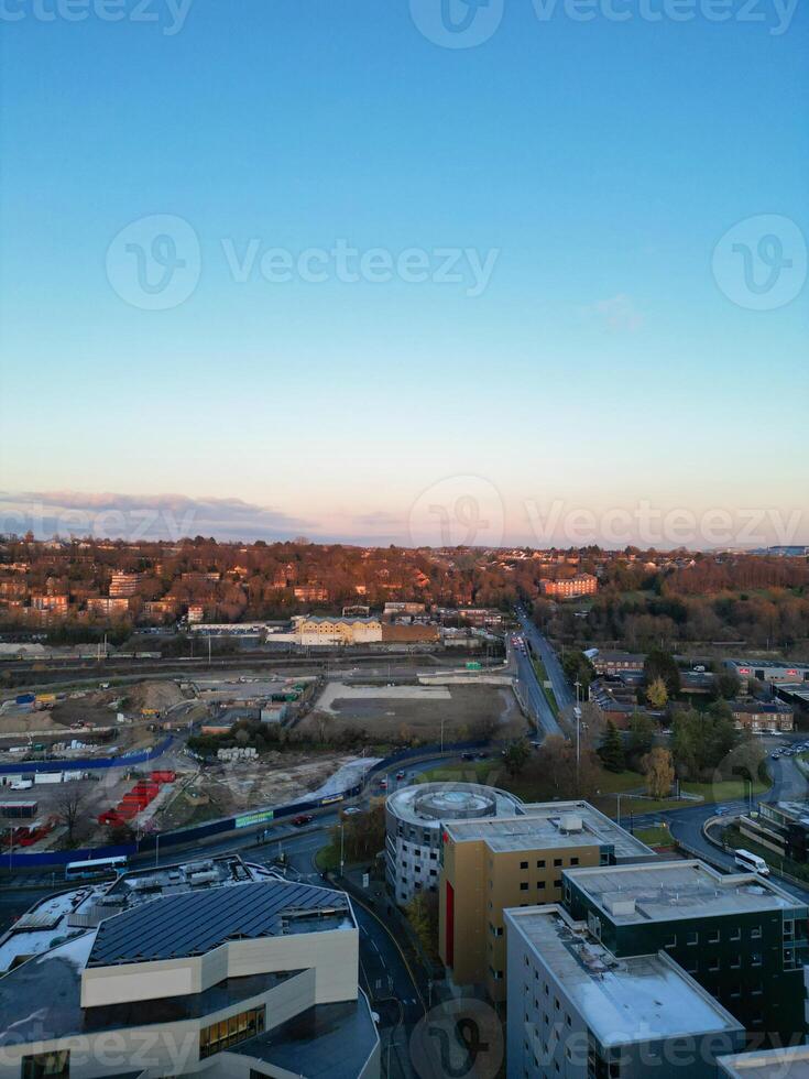 alto ángulo ver de edificios a ciudad centrar y céntrico de lutón, Inglaterra unido Reino. dic 1º, 2023 foto