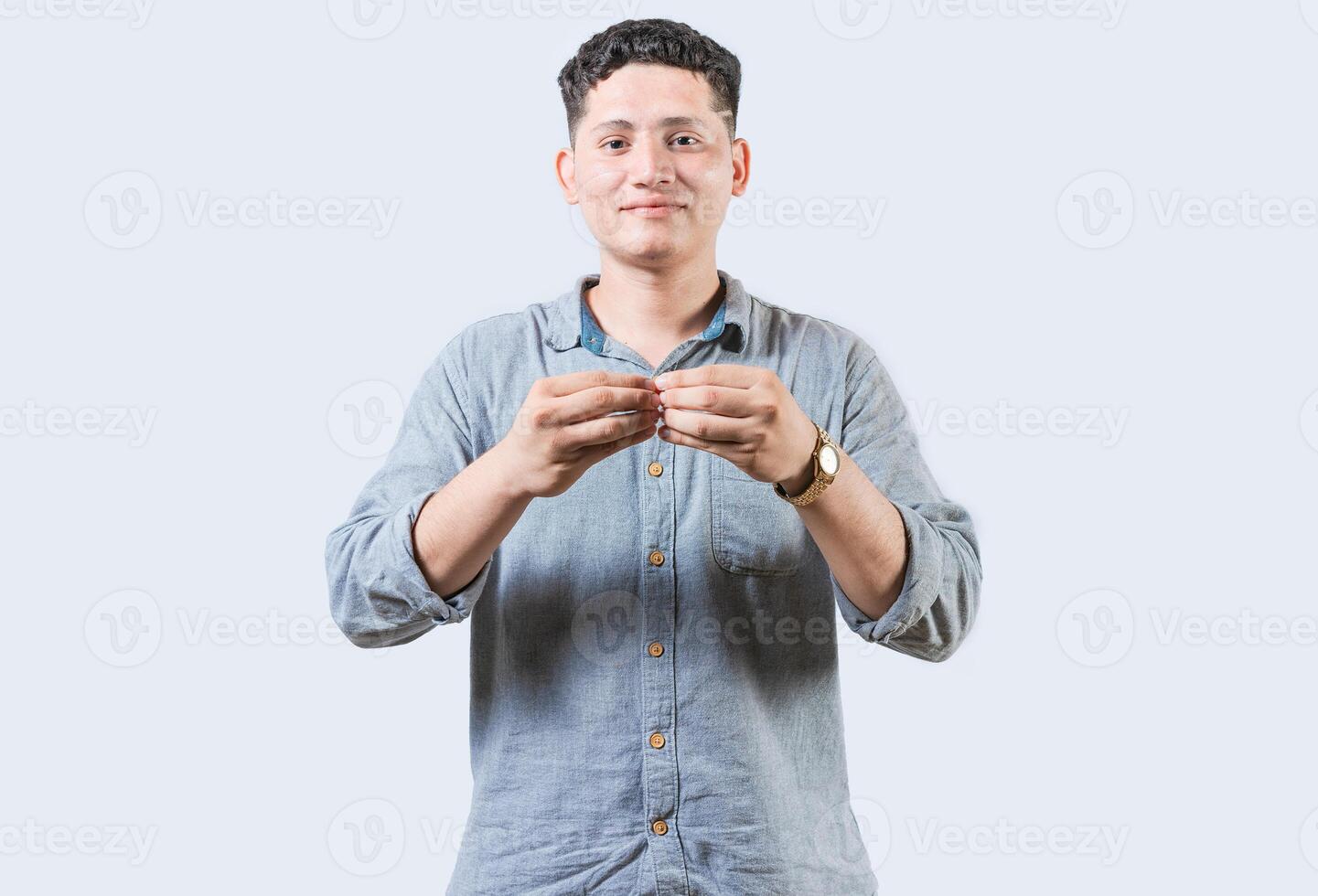 persona gesticulando más en firmar idioma aislado. gesticulación de más en firmar idioma. sordo y tonto hombre gesticulando más en firmar idioma foto