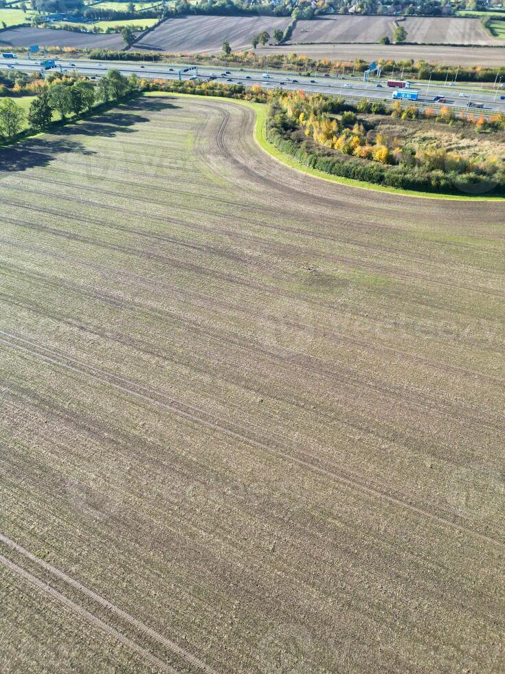 aéreo ver de campo de hemel cáñamo pueblo de Inglaterra Reino Unido. noviembre 5to, 2023 foto