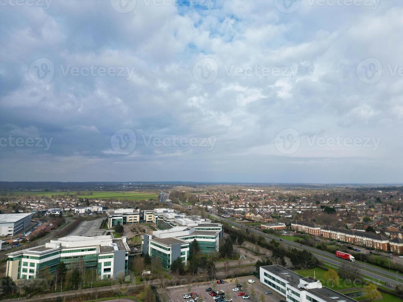 alto ángulo ver de central Hatfield ciudad Hertfordshire de Inglaterra, genial Bretaña. marzo 9, 2024 foto