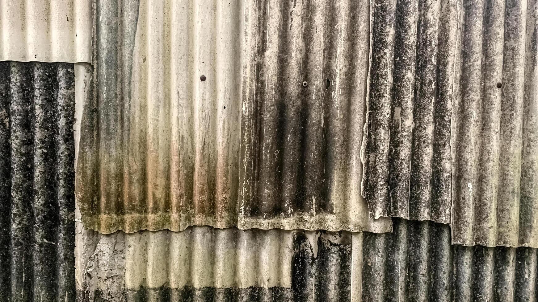 the pattern and texture of the asbestos roof is dull due to rainwater photo