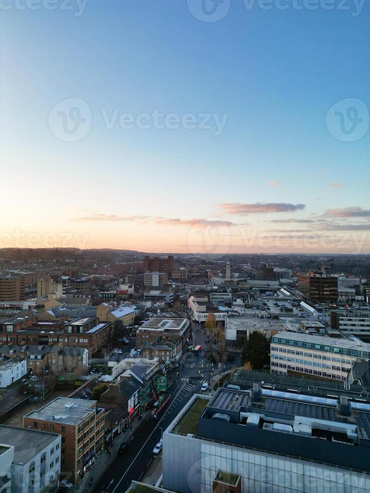 alto ángulo ver de edificios a ciudad centrar y céntrico de lutón, Inglaterra unido Reino. dic 1º, 2023 foto