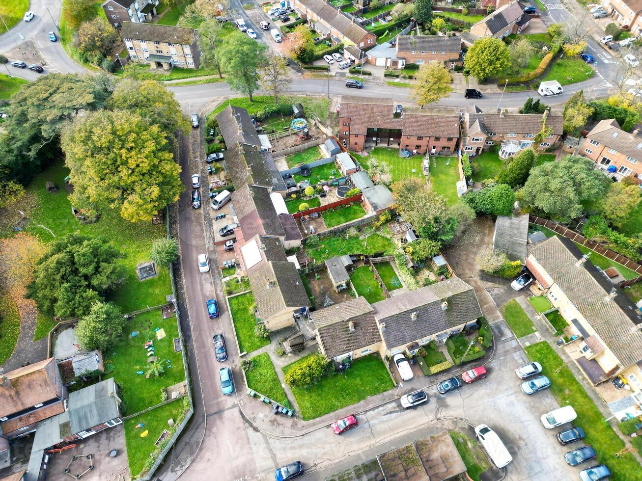 aéreo ver de residencial distrito y real inmuebles casas a hemel cáñamo ciudad de Inglaterra Reino Unido. noviembre 5to, 2023 foto