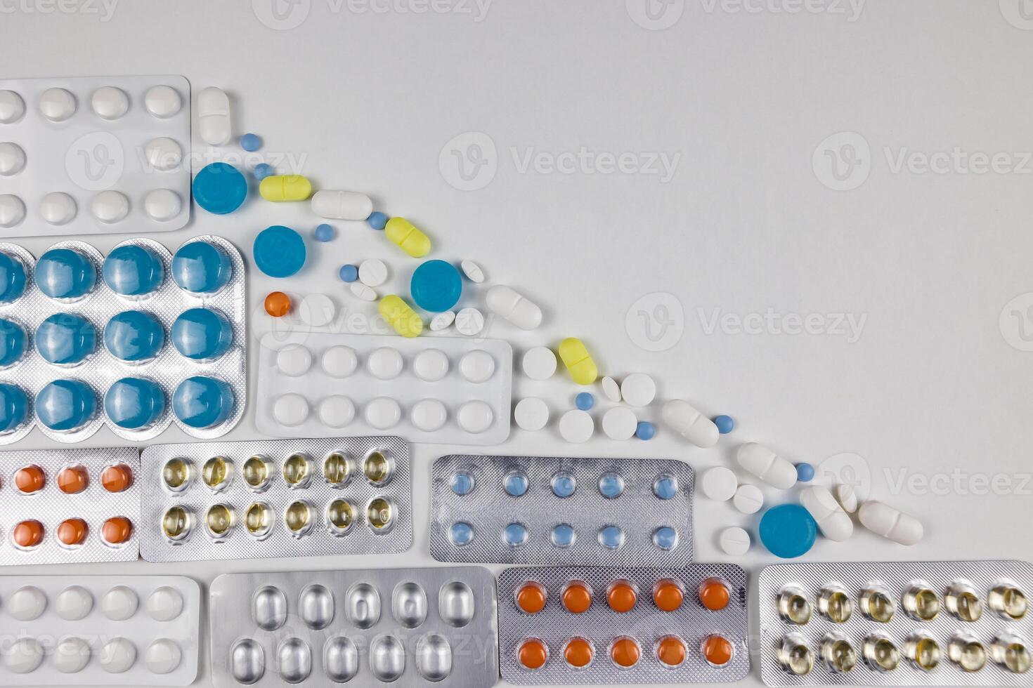 drogas o pastillas o medicamentos en el plastico ampollas con Copiar espacio para texto foto