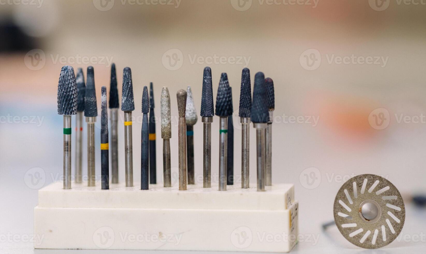 Grinding tools and drills for dental technicians photo