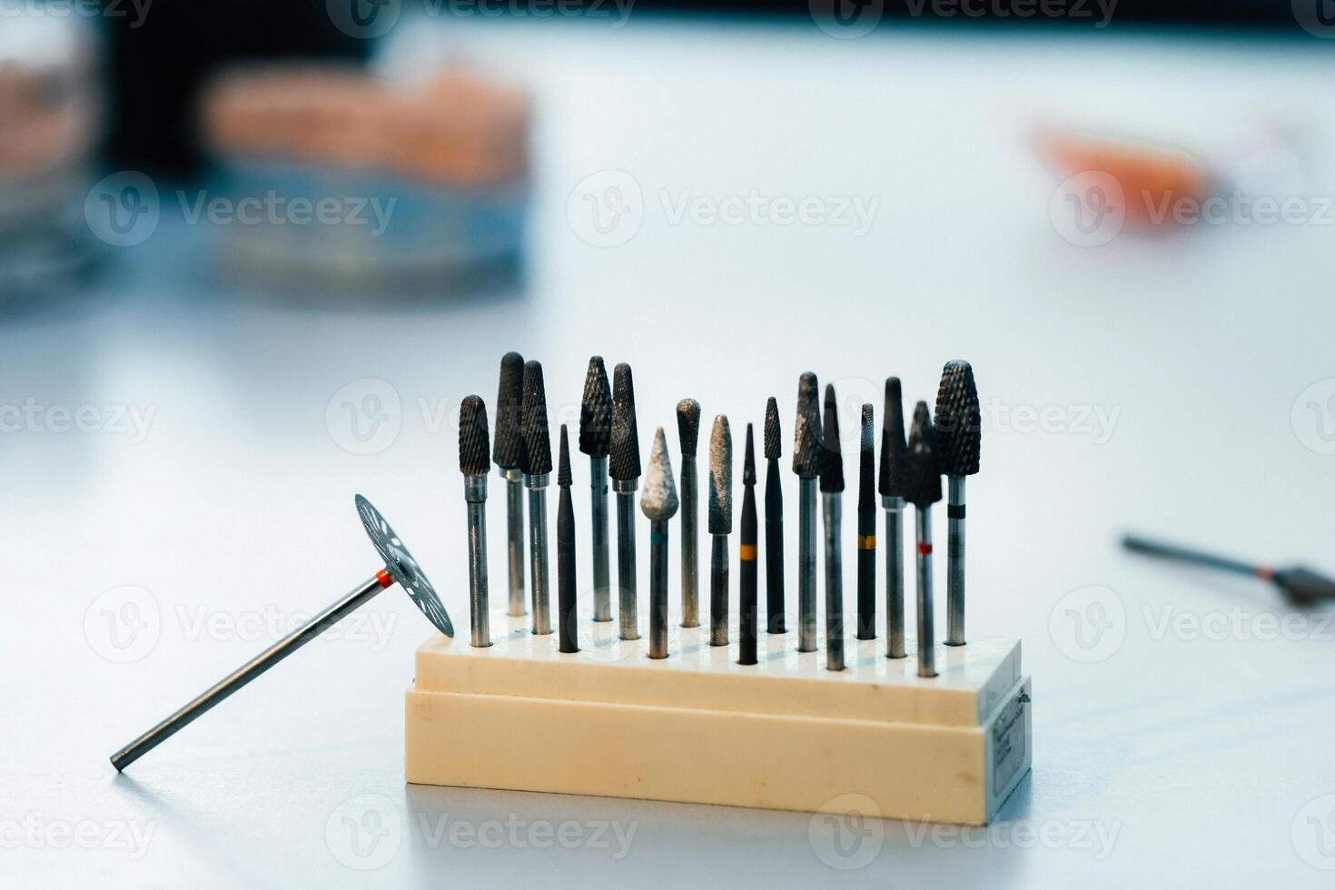 Grinding tools and drills for dental technicians photo