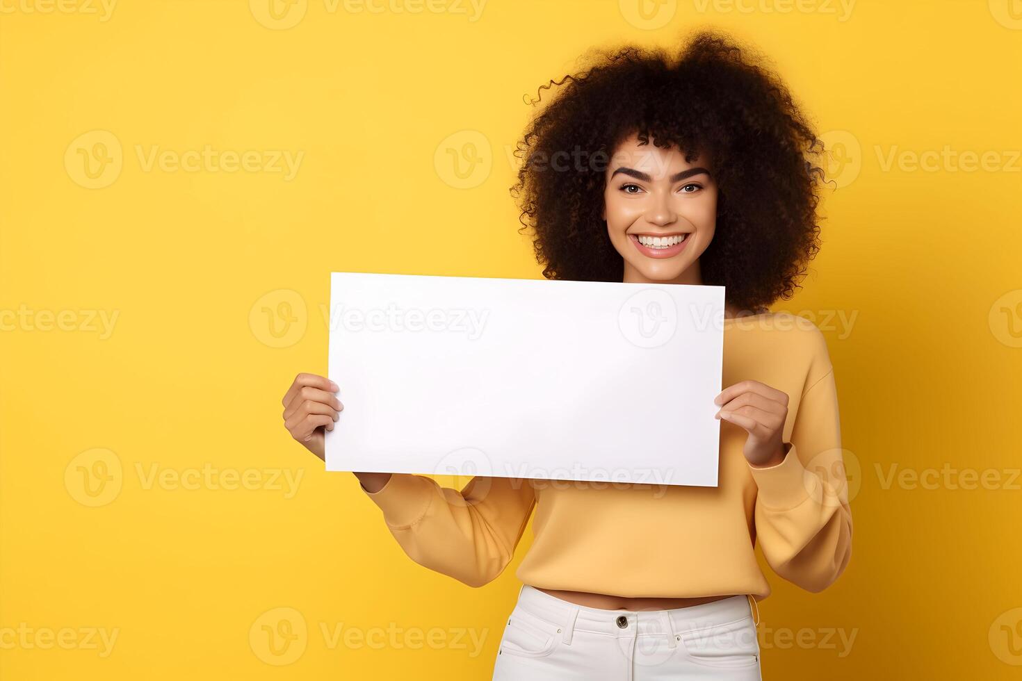 ai generado joven morena mujer participación un blanco blanco cartel o vacío papel firmar bandera en su manos, en amarillo antecedentes. diseño póster plantilla, impresión presentación Bosquejo. foto