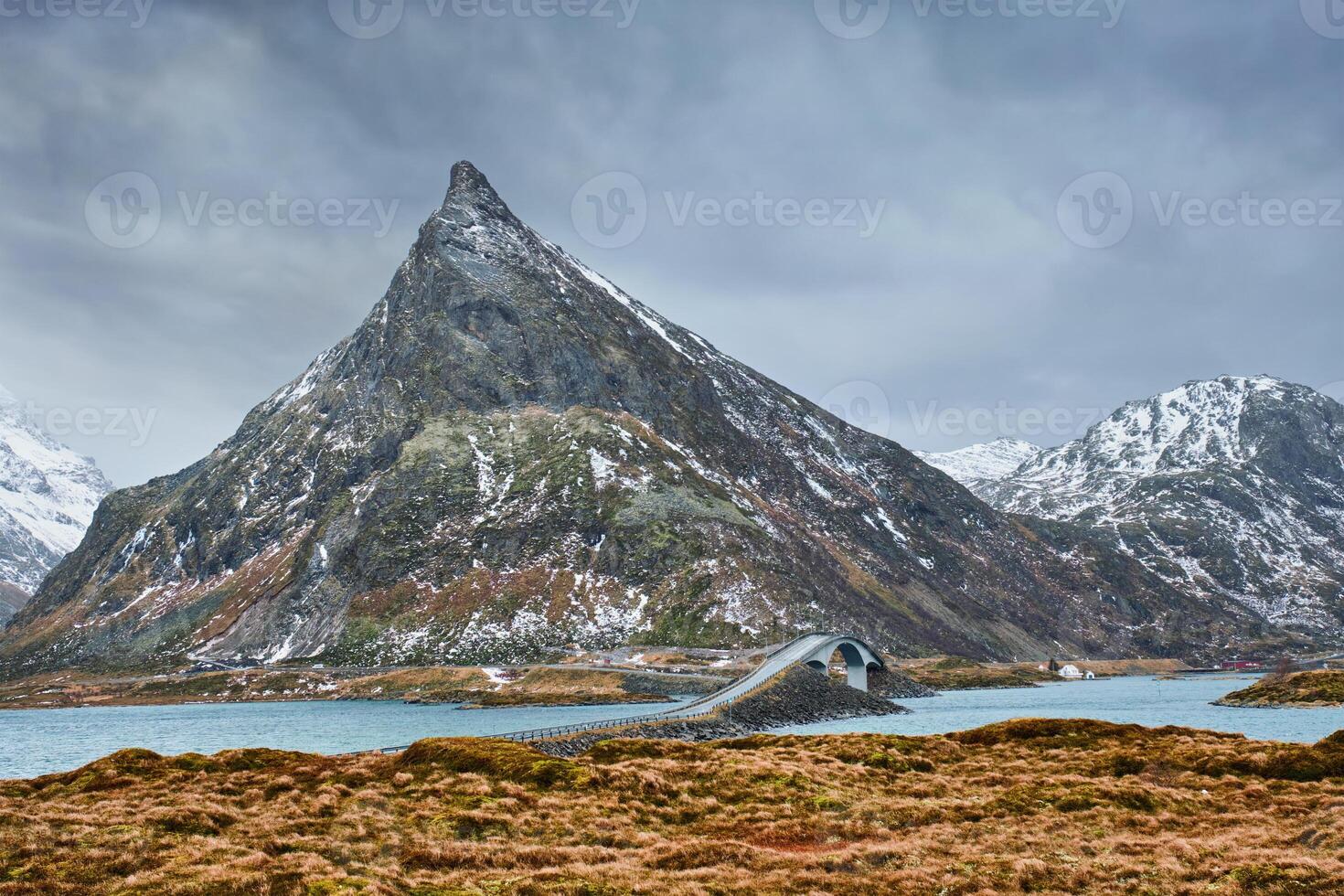 Fredvang puentes lofoten islas, Noruega foto