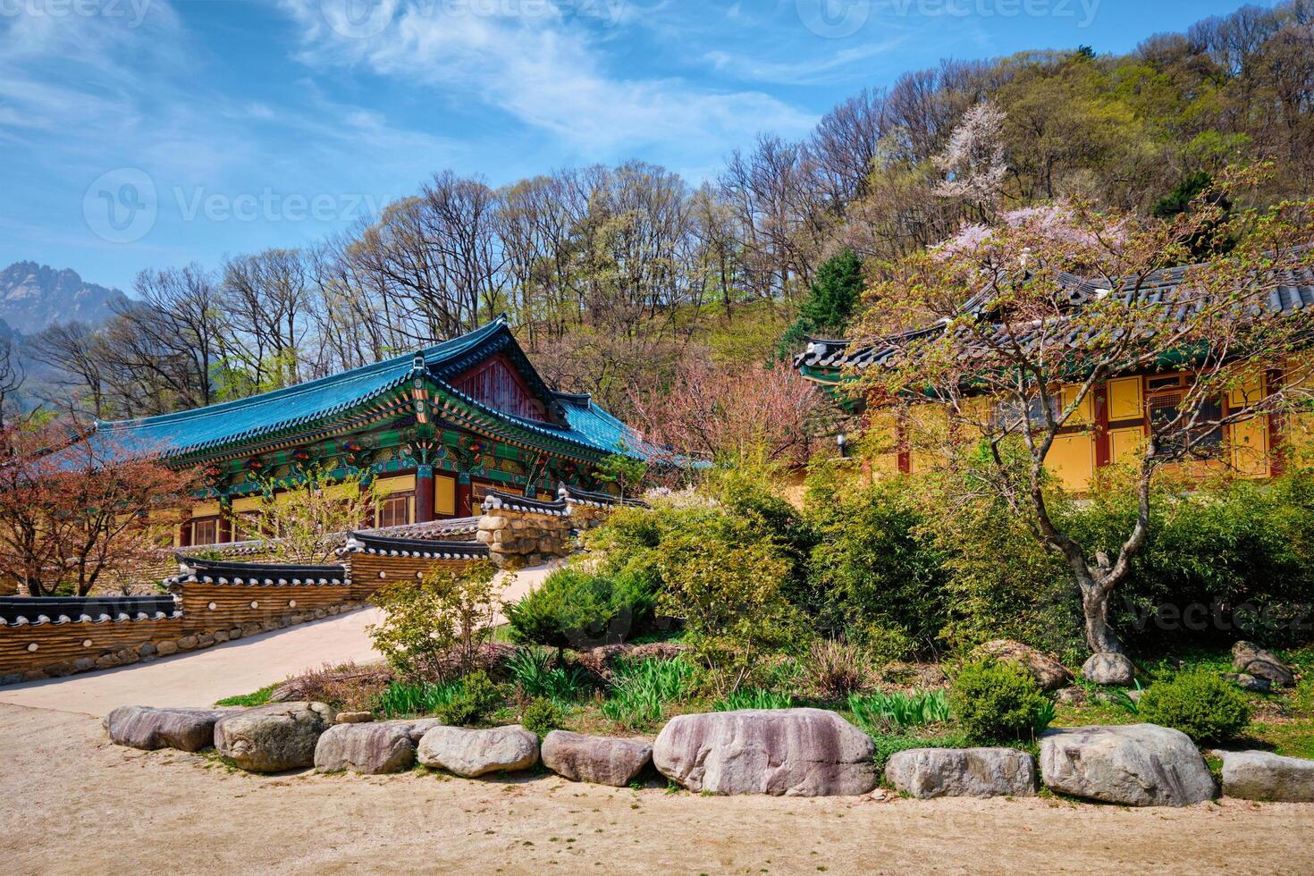 sinheungsa templo en seoraksan nacional parque, seoraksan, sur Corea foto