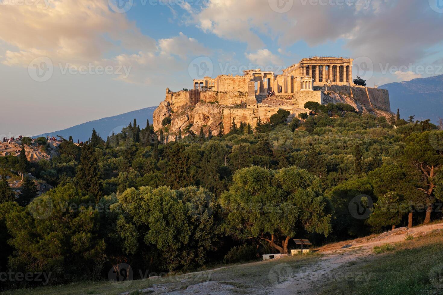 icónico Partenón templo a el acrópolis de Atenas, Grecia foto