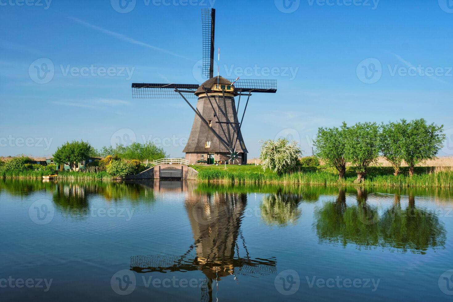 molinos de viento a kinderdijk en Holanda. Países Bajos foto