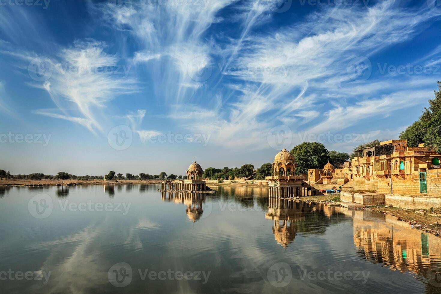 indio punto de referencia gadi sagar en Rajasthan foto