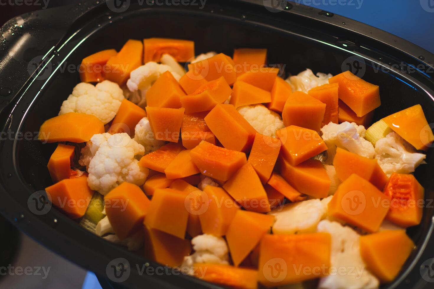 Steamed vegetables, retains vitamins and nutrients and vegetables remain soft and crunchy photo