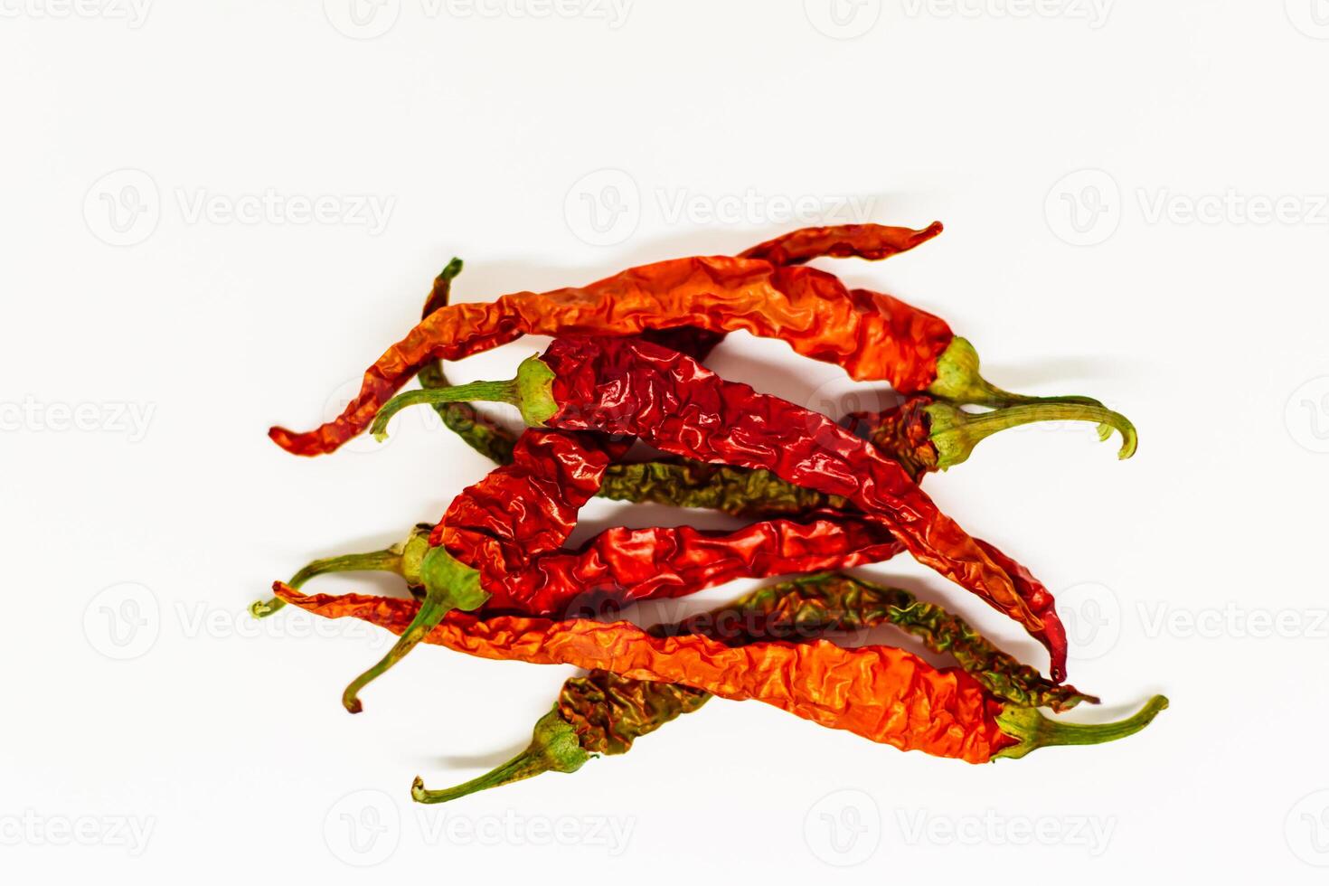 Dried red chili pepper, many benefits, stimulates the appetite and blood circulation, relieves muscle pain, antibacterial, capsicum annuum photo