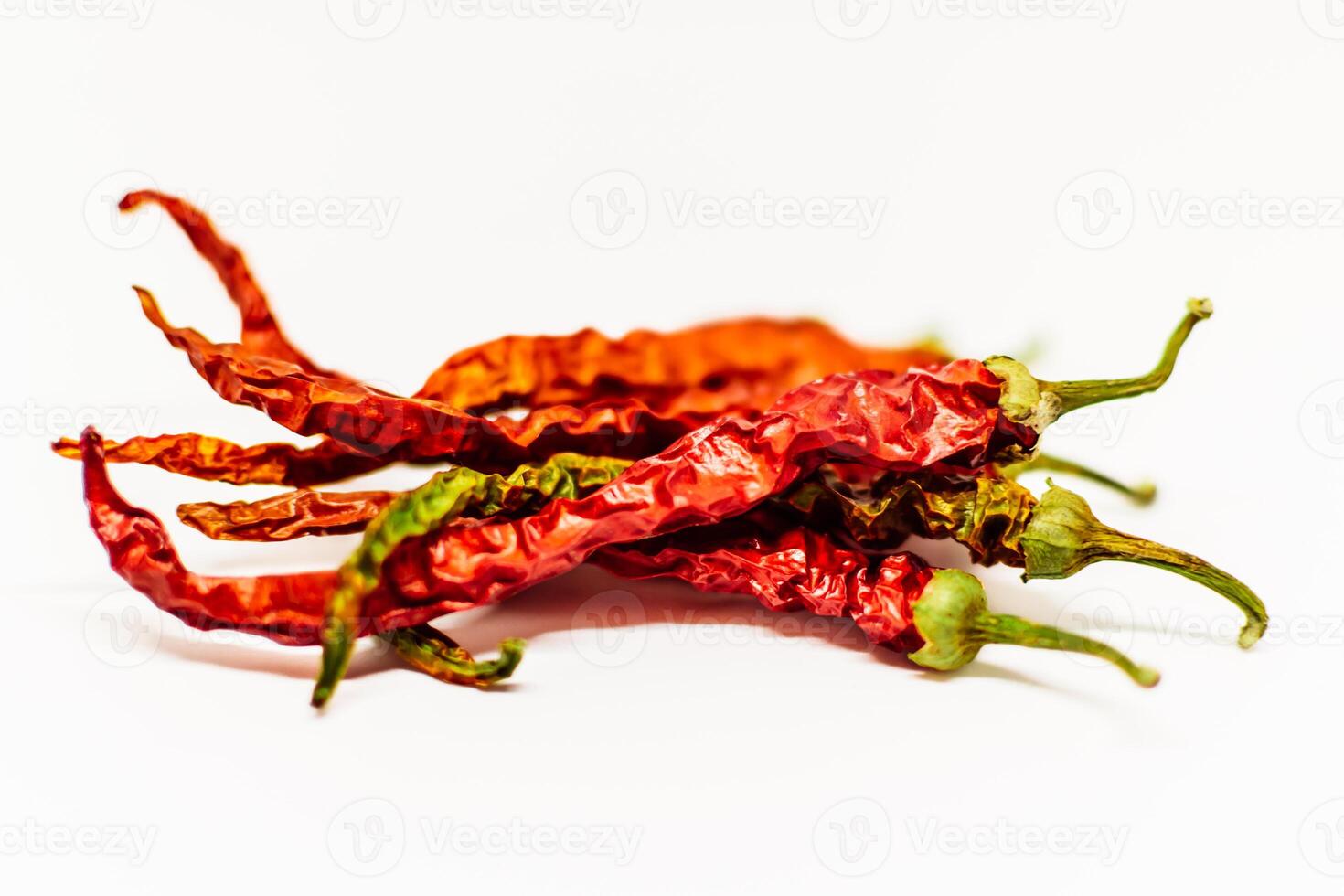 Dried red chili pepper, many benefits, stimulates the appetite and blood circulation, relieves muscle pain, antibacterial, capsicum annuum photo