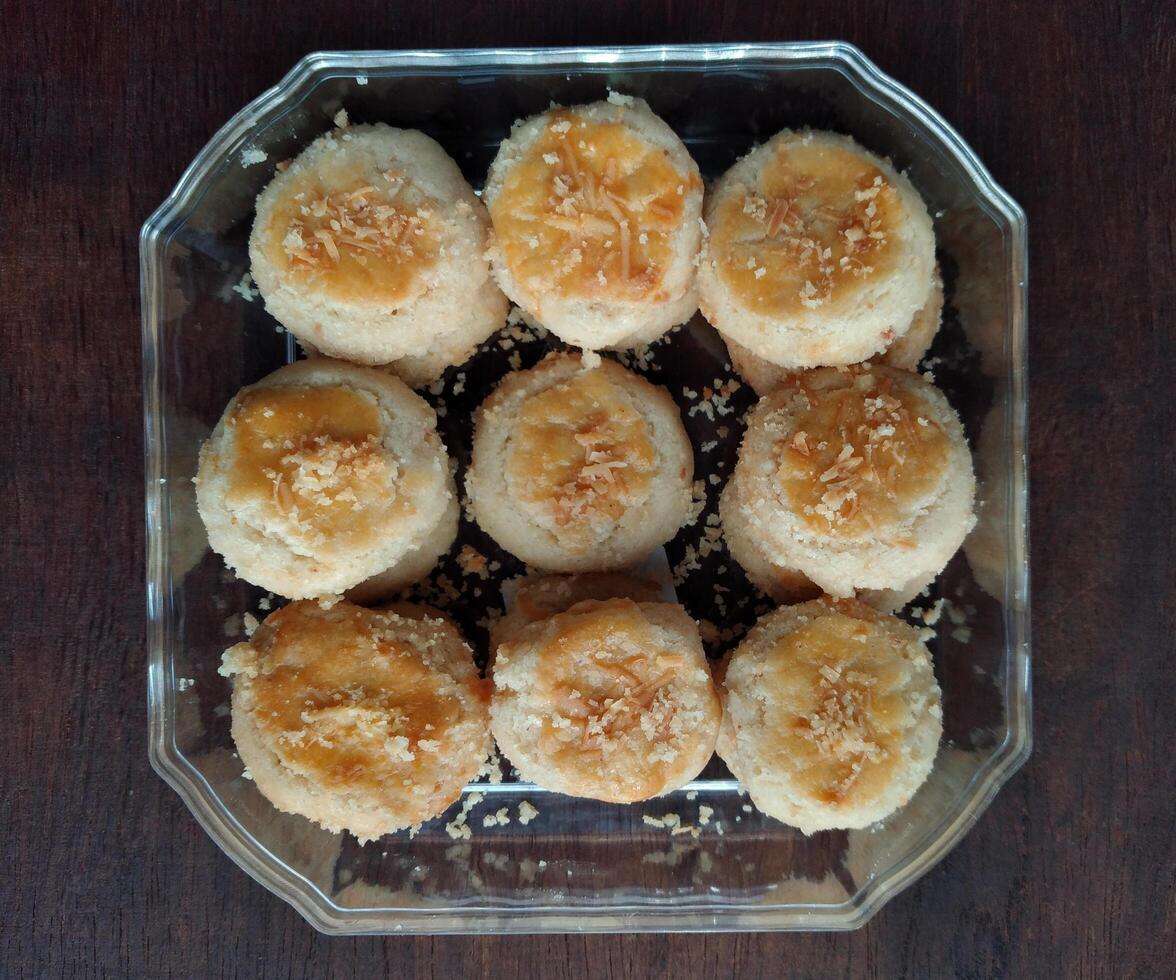 Baklava, a traditional Turkish dessert made from glutinous rice flour and coconut flakes photo