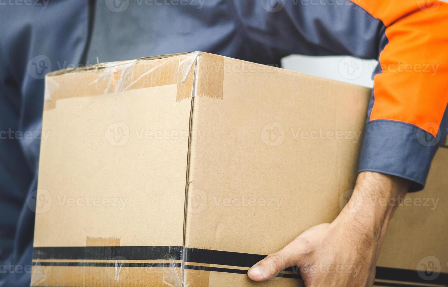 The work of parcel delivery personnel photo