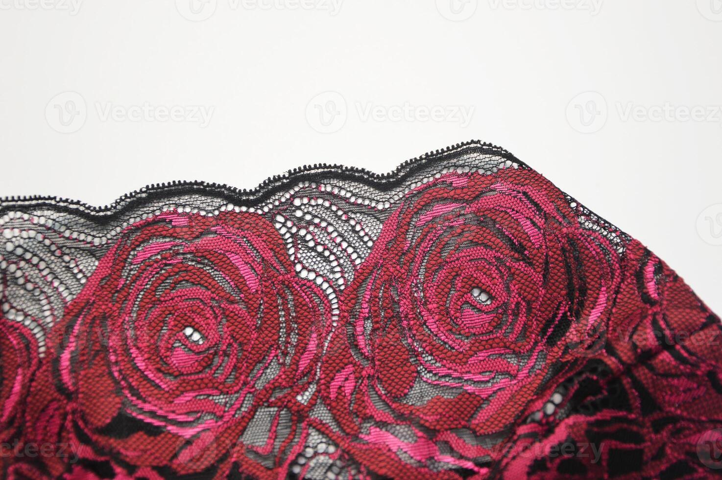 decorativo negro cordón con brillante rosado flores elemento para refinamiento sexy lencería. foto