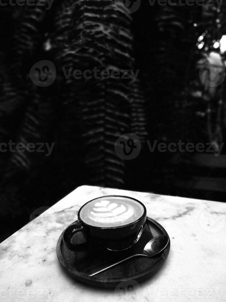 café taza cerca ver negro y blanco foto fondo, taza de té o café en el mesa