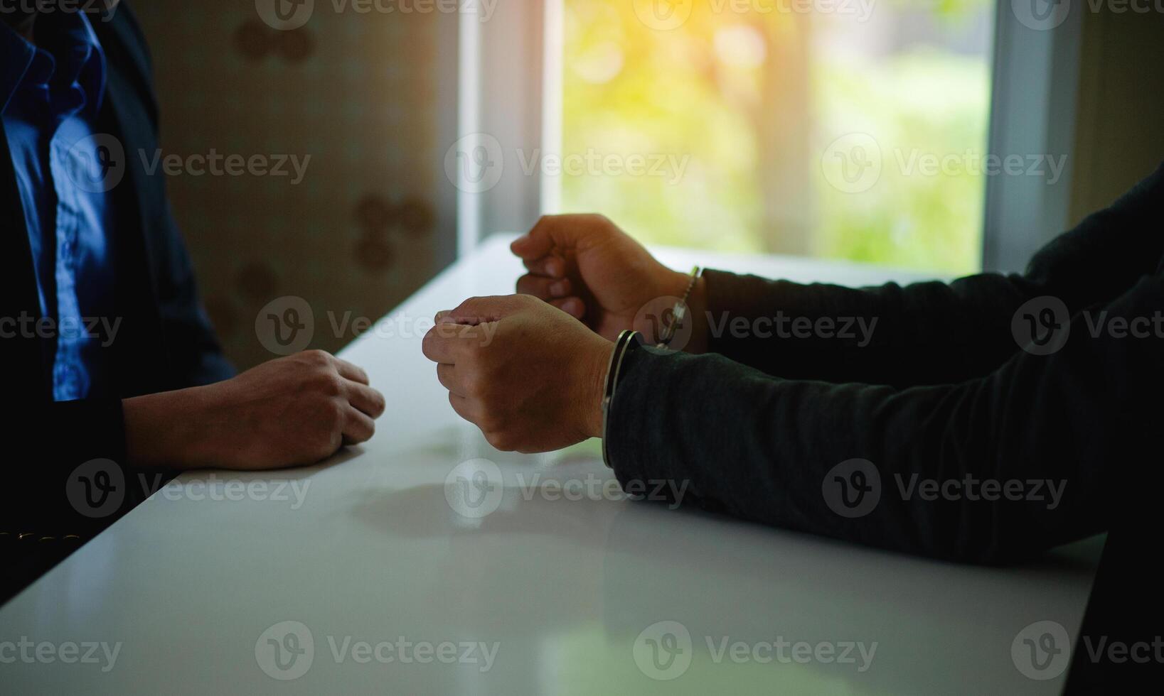 Arresting offenders who are wearing handcuffs, breaking the law, breaking the law, being a suspect and an accused person under a court warrant in the case. photo