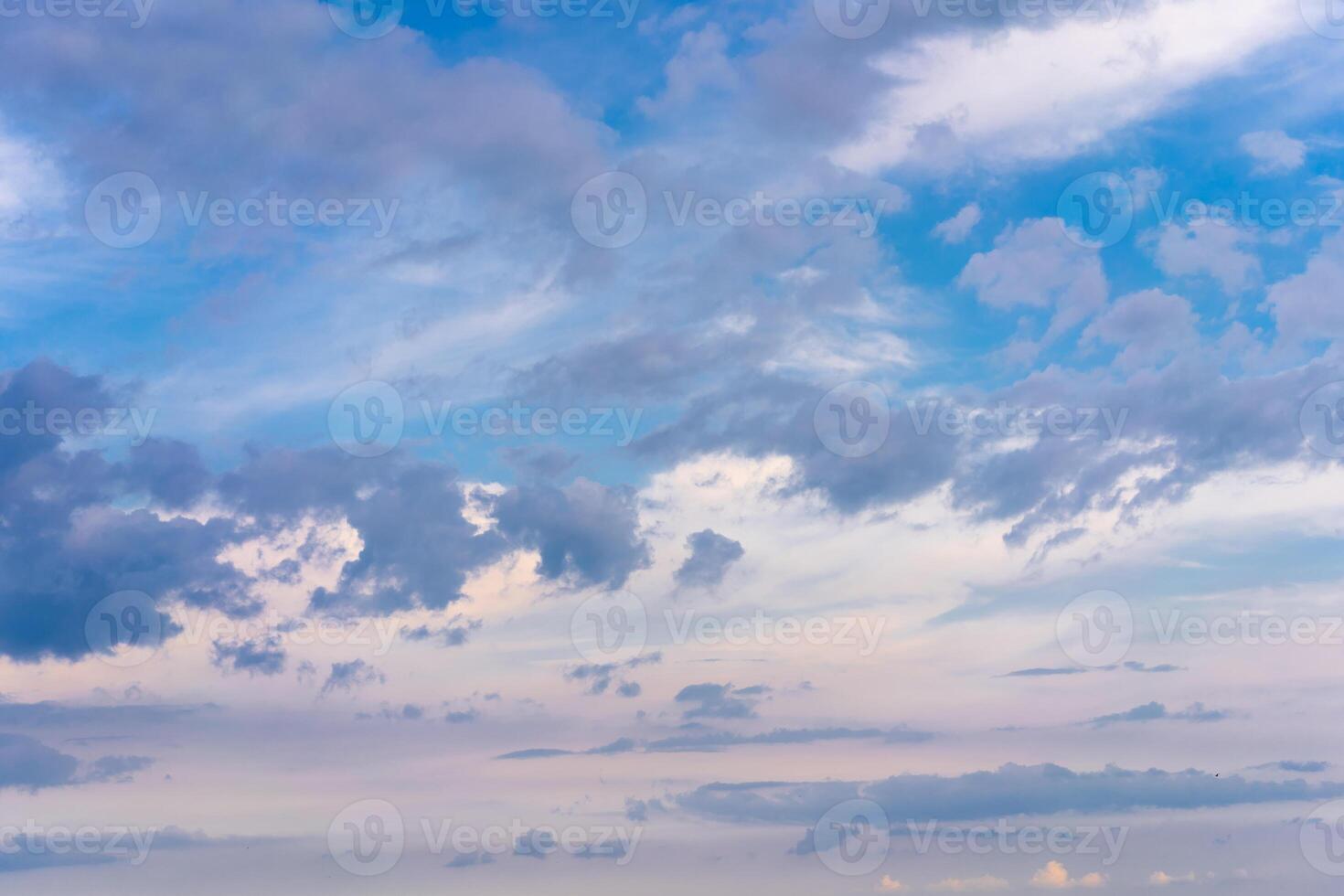 Dramatic cloud sky background Heawy rainy clouds Beautiful cloudscape photo