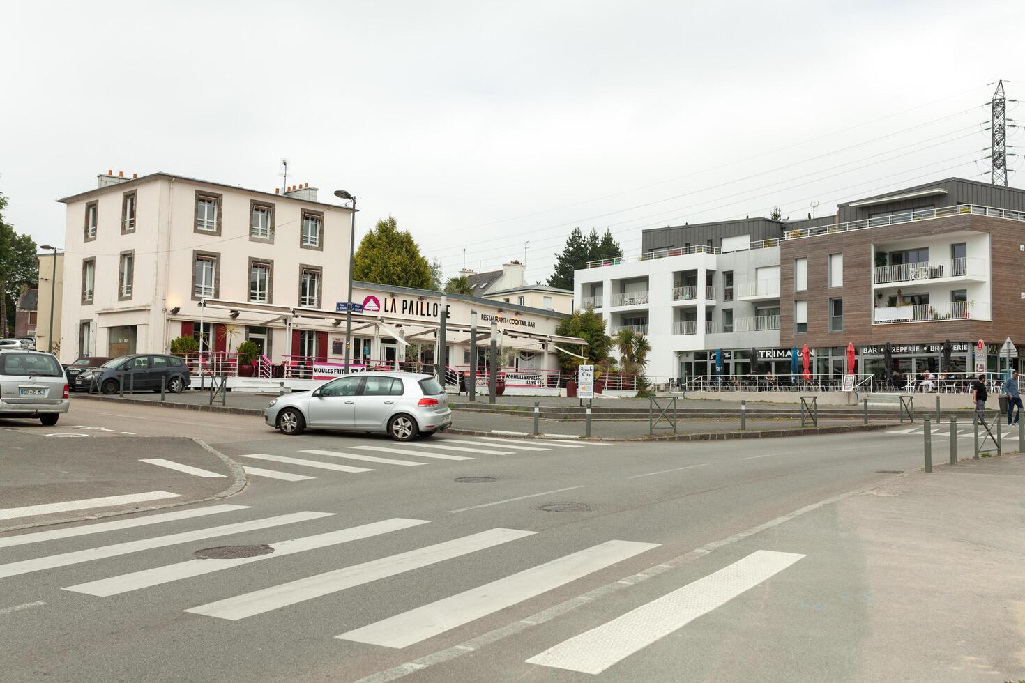 pecho, Francia 28 mayo 2018 calle edificios coche tienda foto