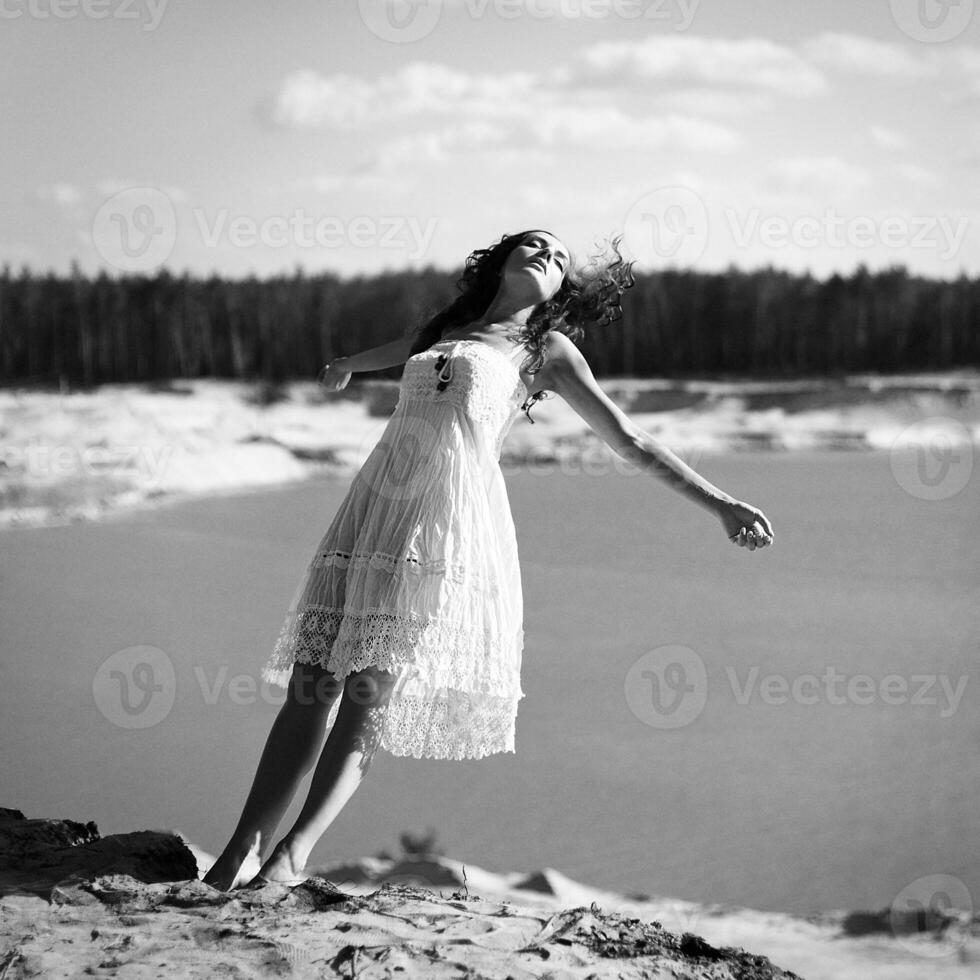 mujer tomar el equilibrar foto