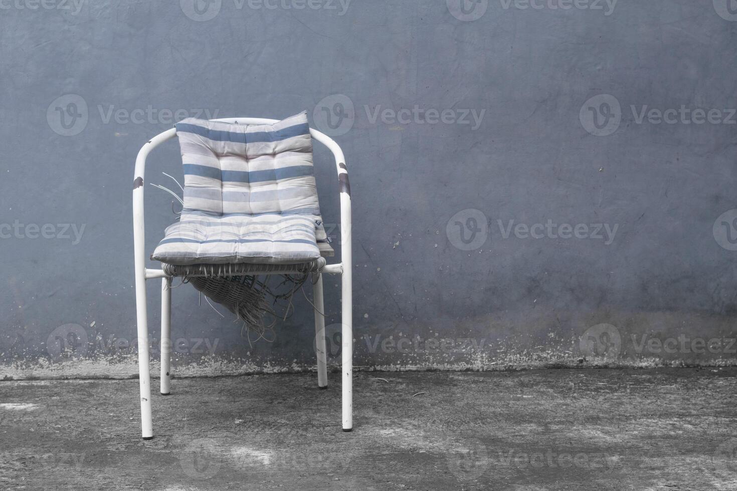 broken chair with walls in the background photo